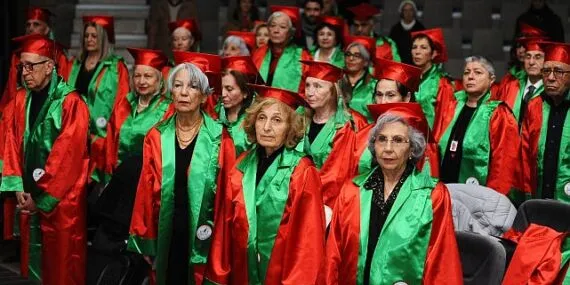 Karşıyaka’da 3. Yaş Üniversitesi’nde mezuniyet coşkusu!