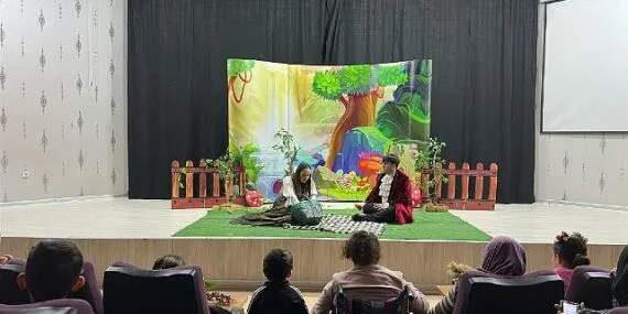 Kartepeli Çocuklar 2024’e Tiyatroyla Veda Etti