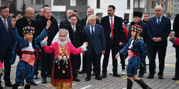 Kayseri protokolü karne dağıttı haberi