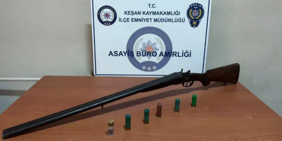 Keşan'da ruhsatsız silah ve kartuş ele geçirildi haberi
