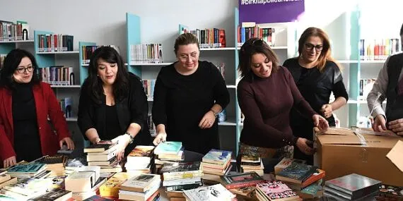Kitaplar bilet oldu kütüphane rafları doldu haberi