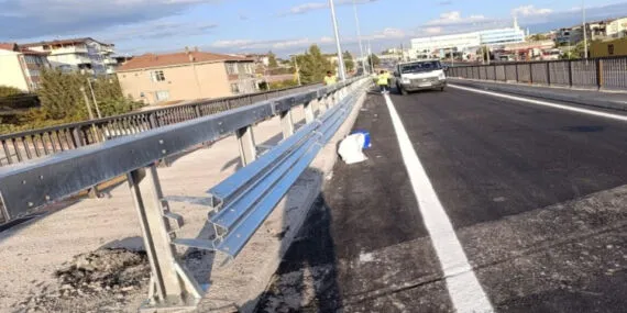 Kocaeli Büyükşehir'den 65 bin metre oto korkuluk