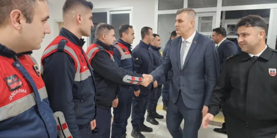 Kocaeli Gölcük'te Başkan Sezer yılbaşı gecesi yalnız bırakmadı