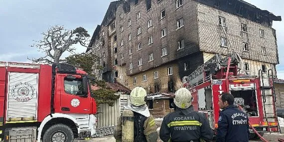 Kocaeli İtfaiyesi, otel yangınında aktif görev aldı haberi
