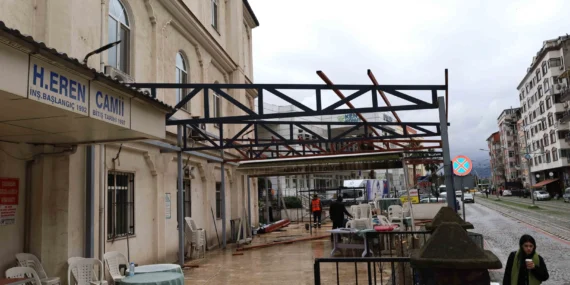 Kocaeli İzmit Eren Camii'ne yeni sundurma haberi