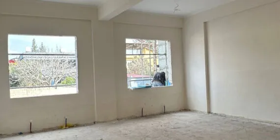 Kocaeli, elini Hatay'dan çekmedi… Hatay’daki okulun kabası bitti, ince işçiliği başladı haberi