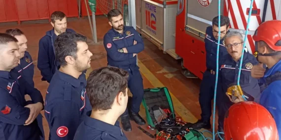 Kocaeli'de İtfaiye erlerine ''İple Erişim Teknikleri Eğitimi” verildi haberi