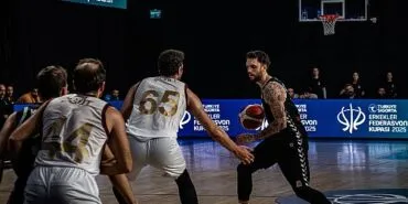 Konya Büyükşehir Belediyespor Finalde haberi