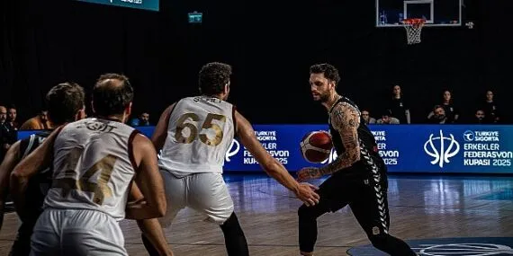 Konya Büyükşehir Belediyespor Finalde haberi