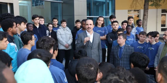 Konya'da Başkan Altay'dan uluslararası liselilere ziyaret haberi