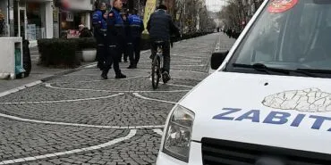 Lüleburgaz Belediyesi yayalaştırma bölgesinde yaya güvenliğini tehlikeye atan motosikletlere karşı denetimlerini artırarak sürdürüyor. haberi