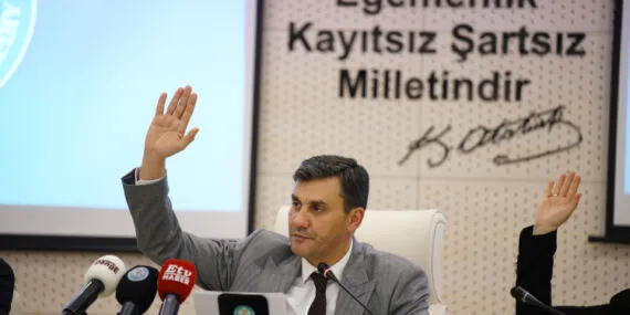 Manisa Büyükşehir Meclisi 'denetim' üyelerini seçti haberi