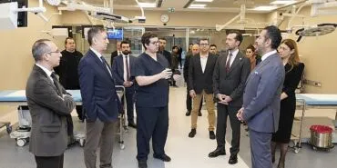 Medtronic, Koç Üniversitesi Hastanesi ve RMK AIMES, Robotik Asiste Cerrahi Alanındaki İş Birliği ile Türkiye’de Bir İlke İmza Atıyor haberi