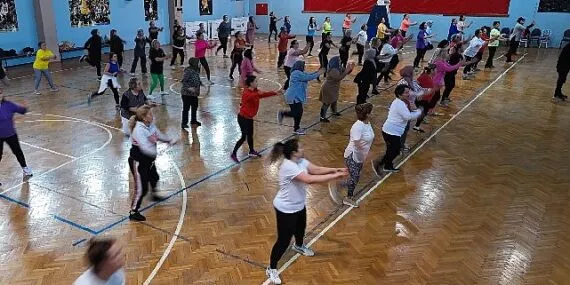Menemenli kadınlar ücretsiz zumba kursunda buluşuyor haberi