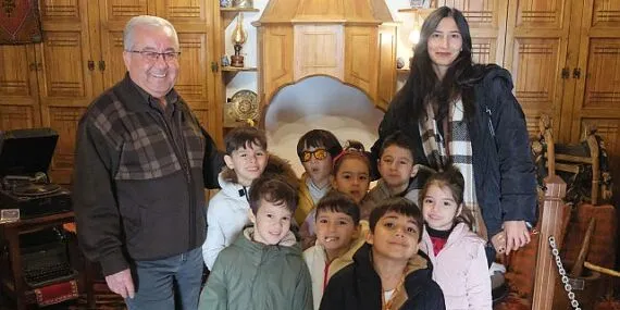 Minikler Kültür Evi’ni ziyaret etti