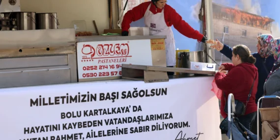 Muğla'da yangında hayatını kaybedenler için lokma dağıttı haberi