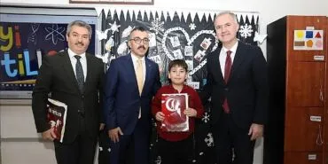 Öğrenciler Karnelerini İnegöl Protokolünden Aldı haberi