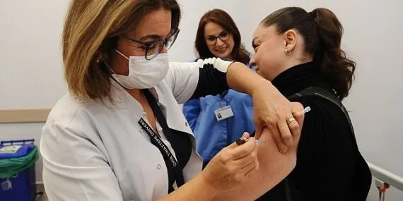 Örnek kampanya büyüyor: Karşıyakalı gençlere ücretsiz HPV aşısı haberi