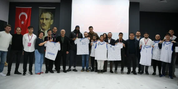 Özel bireyler, Çayırova’nın dev adamlarıyla spor yaptı