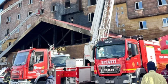 Sakarya itfaiyesi Kartalkaya'da yangına desteğe katıldı haberi