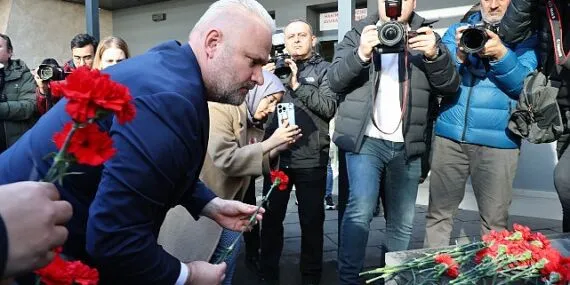 Şehidimizin Emaneti Olan Bayrağı Asla Düşürmeyeceğiz haberi