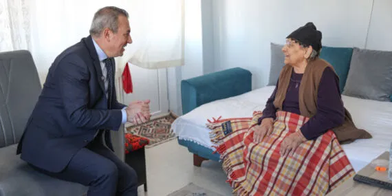 Sivas'ta Gülkartları Başkan Uzun teslim etti haberi