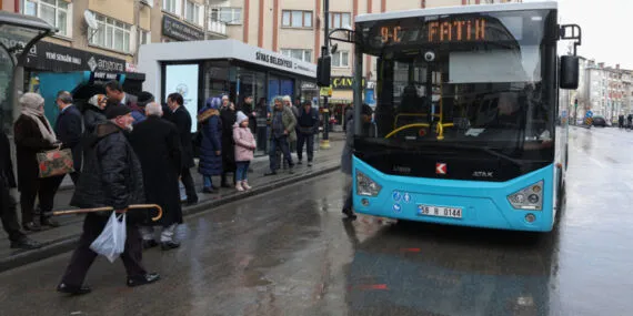 Sivas’ta yeni akıllı ve kapalı duraklar hizmete sunuldu haberi