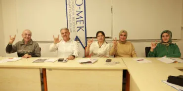 Tek işaret tek anlam için KO-MEK’te eğitim alıyor haberi