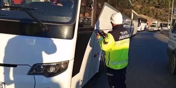 Trafikte ilk 20 gün 'hızlı' başladı… Hız ihlallerine 300 bin işlem! haberi