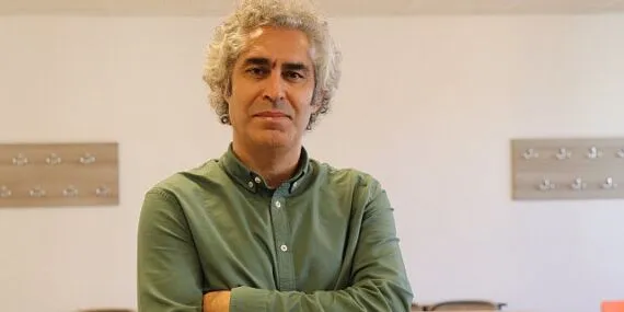 Trafikte kulaklıkla yüksek ses müzik düşmanlaşabiliyor! haberi