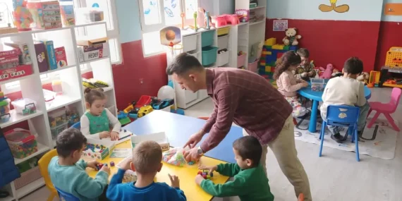 Uludağ Enerji Hatay'ı unutmadı…  Aşina Yaren anısına donanımlı ana sınıfına Uludağ Enerji imzası haberi