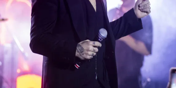 Ünlüler yeni yıla böyle girdi