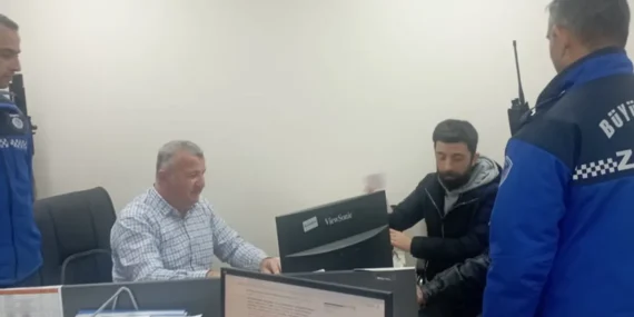 Vatandaşın düşürdüğü parayı zabıta buldu haberi