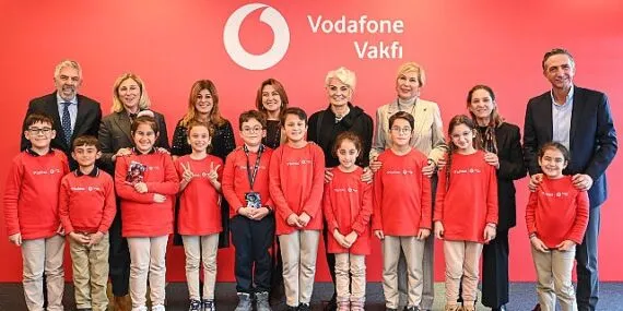Vodafone Vakfı Danışma Kurulu Üyeleri Geleceğin Yapay Zekâ Yıldızlarıyla Buluştu haberi