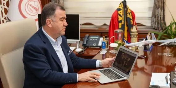 Bayburt Valisi Mustafa Eldivan, AA’nın Yılın Karelerini Oyladı! İşte Seçilen Fotoğraflar Haberi