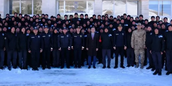 Bayburt Valisi Mustafa Eldivan Geleceğin Polisleri İle Öğle Yemeğinde Bir Araya Geldi Haberi
