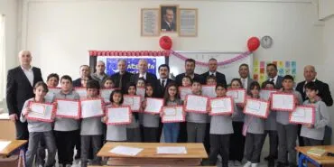 Bayburt'ta 14 Bin 103 Öğrenci Karne Sevinciyle Tatile Başladı Haberi