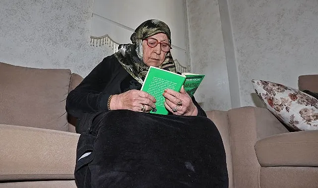 84 yaşındaki Ayşe Nine okuma yazmayı, Afrikalı Cisse Türkçe'yi ATASEM'de öğreniyor haberi