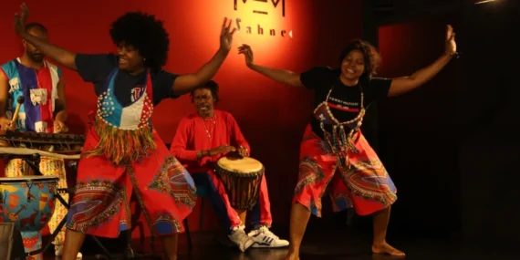 Afrika’nın renkli kültürü Nilüfer'de sahneye taşındı haberi