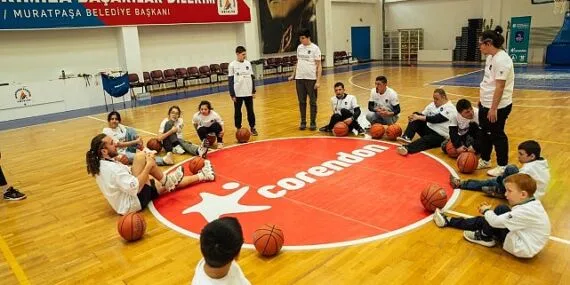Anadolu Efes Spor Kulübü’nün 2024-2025 Sezonu One Team Sosyal Sorumluluk Projesi Antalya’da Başladı haberi