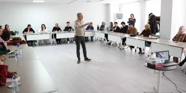 Antalya Büyükşehir Belediyesi gençleri eğitimle güçlendiriyor haberi