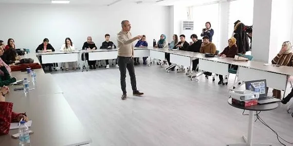 Antalya Büyükşehir Belediyesi gençleri eğitimle güçlendiriyor haberi