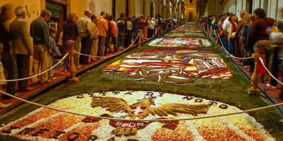 Antalya Çiçek Desenleri Günleri’nde gençler yarışıyor haberi
