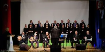 Aydın Büyükşehir Belediyesi, kültür ve sanat etkinliklerine devam ediyor. Büyükşehir Belediyesi Türk Sanat Müziği Korosu, Kuyucak’ta konser düzenledi haberi