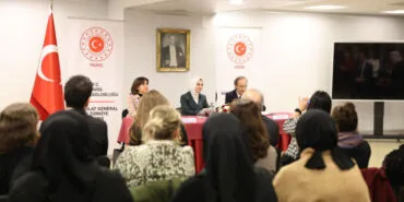 Bakan Göktaş Paris'te Türk vatandaşlarla buluştu haberi