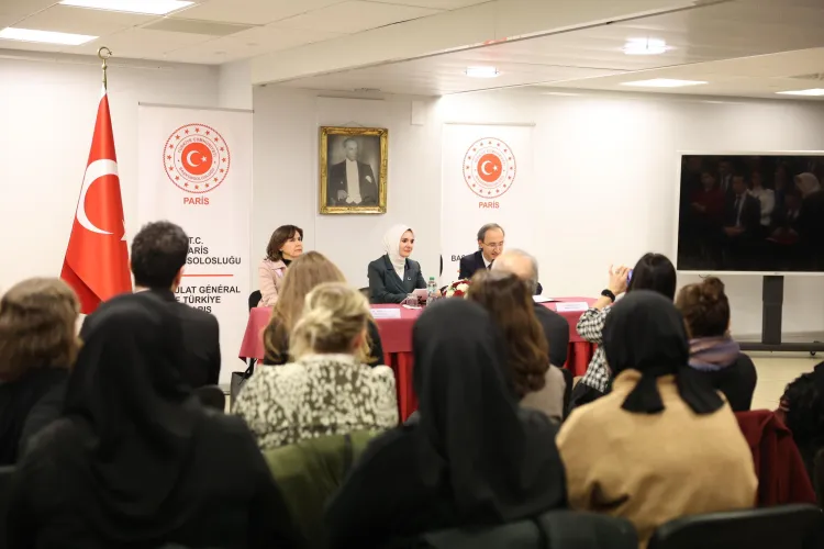 Bakan Göktaş Paris'te Türk vatandaşlarla buluştu haberi