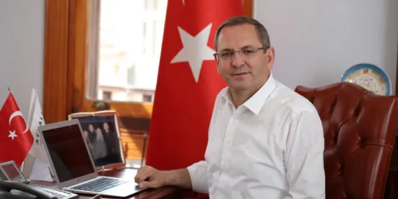 Balıkesir Ayvalıklı öğrenciye bin 500 lira burs desteği haberi