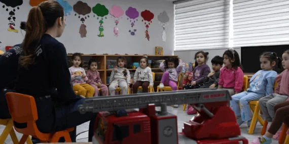 Balıkesir'de öğrenci ve personele yangın eğitimi haberi