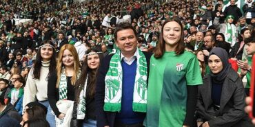 Başkan Aydın, Bursaspor’un maçını öğrencilerle birlikte izledi haberi