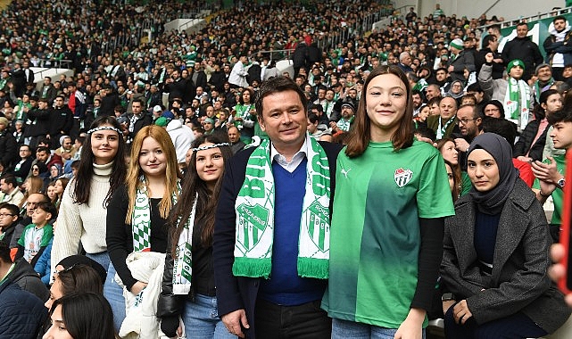 Başkan Aydın, Bursaspor’un maçını öğrencilerle birlikte izledi haberi